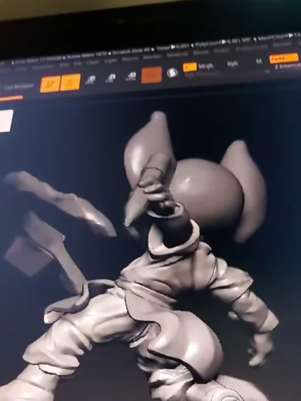 Still image out of testimonial from Figurine en préparation