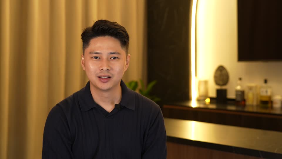 Still image out of testimonial from Dave Tan