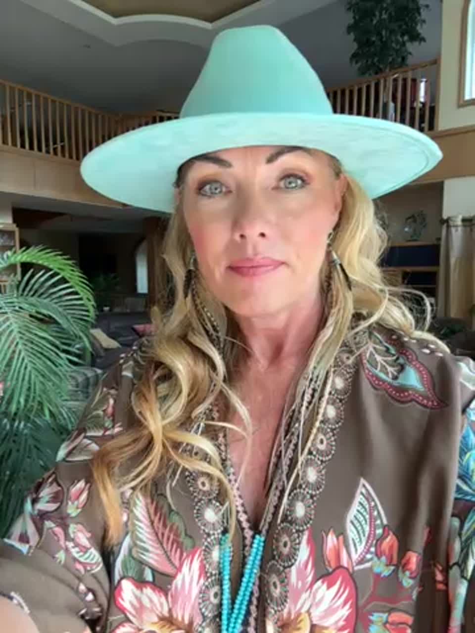 Still image out of testimonial from Nancy Carson
