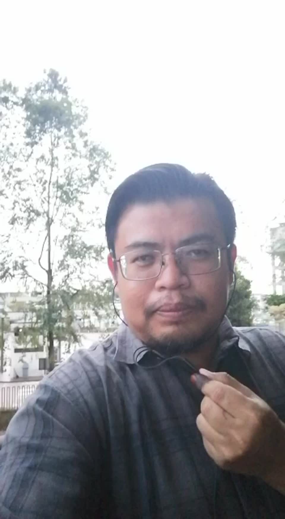 Still image out of testimonial from Herman Kasro