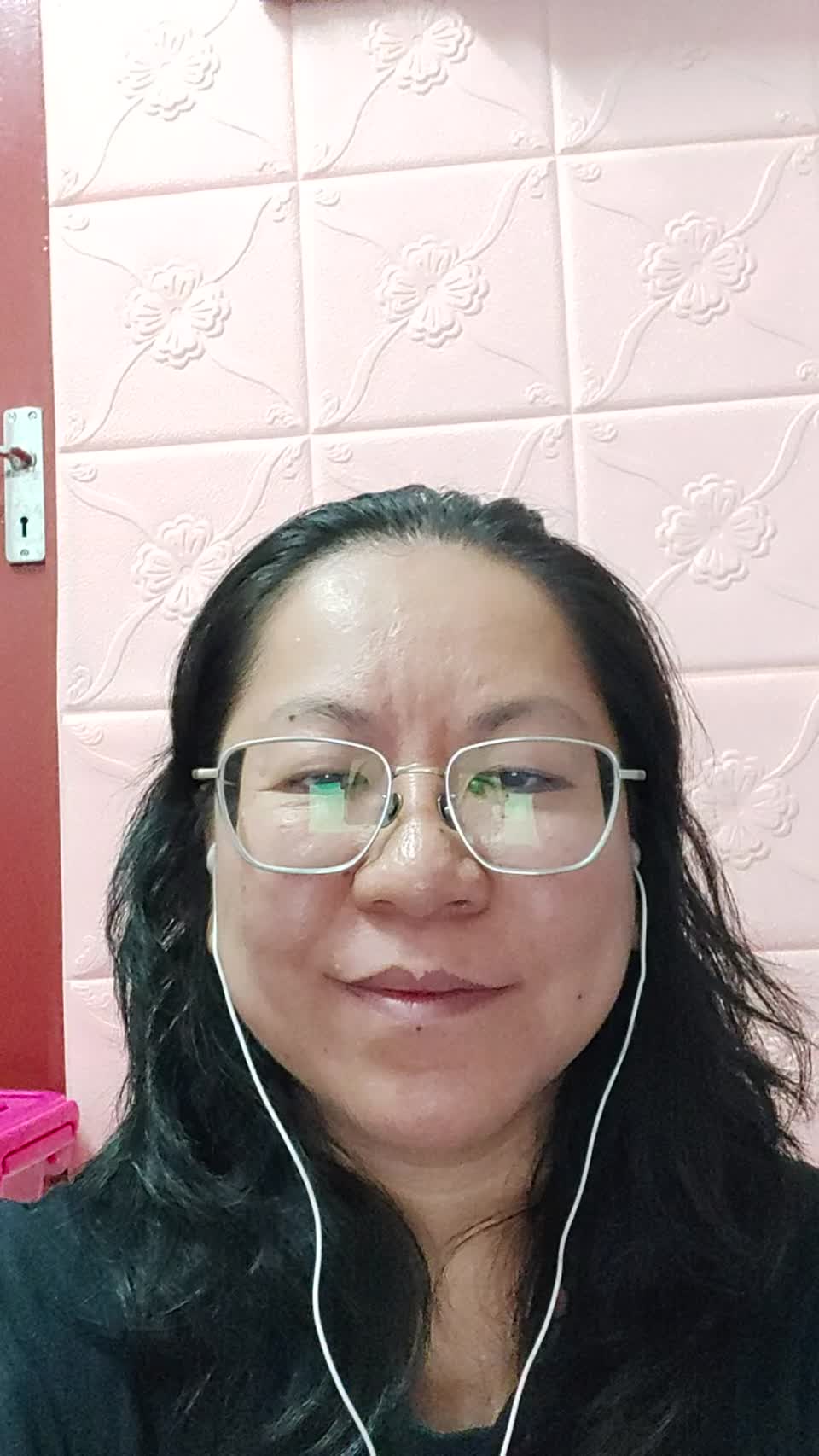Still image out of testimonial from Pei Qin, Tan