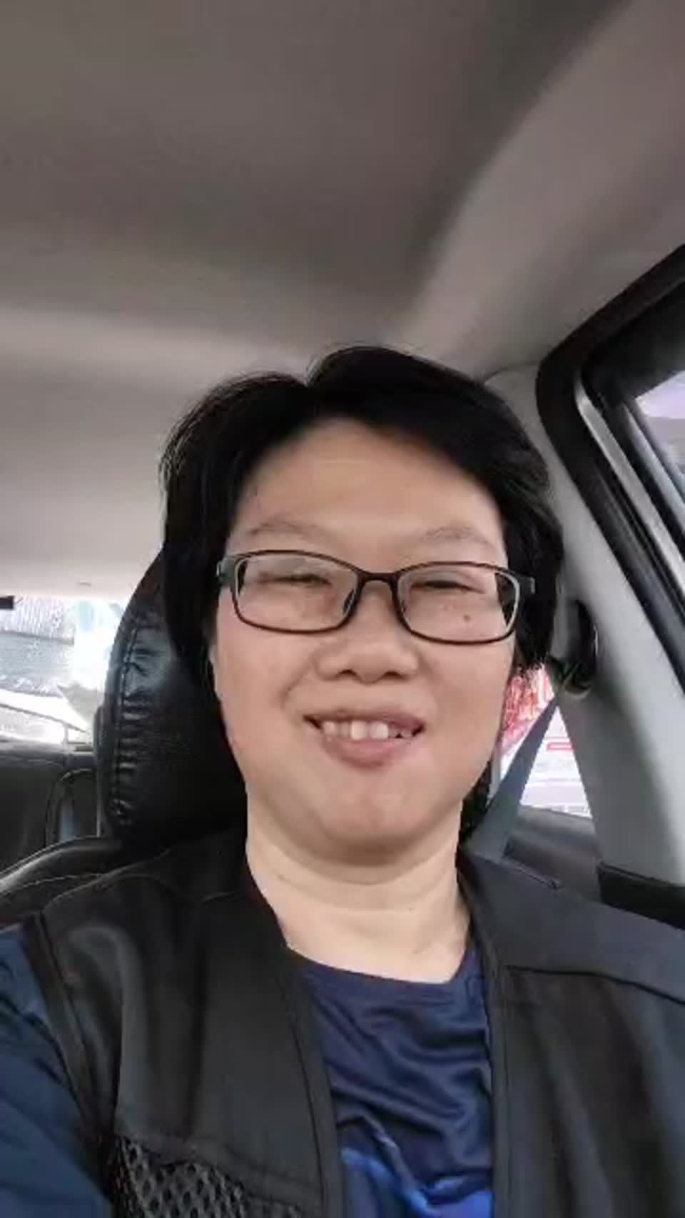 Still image out of testimonial from Joey tan