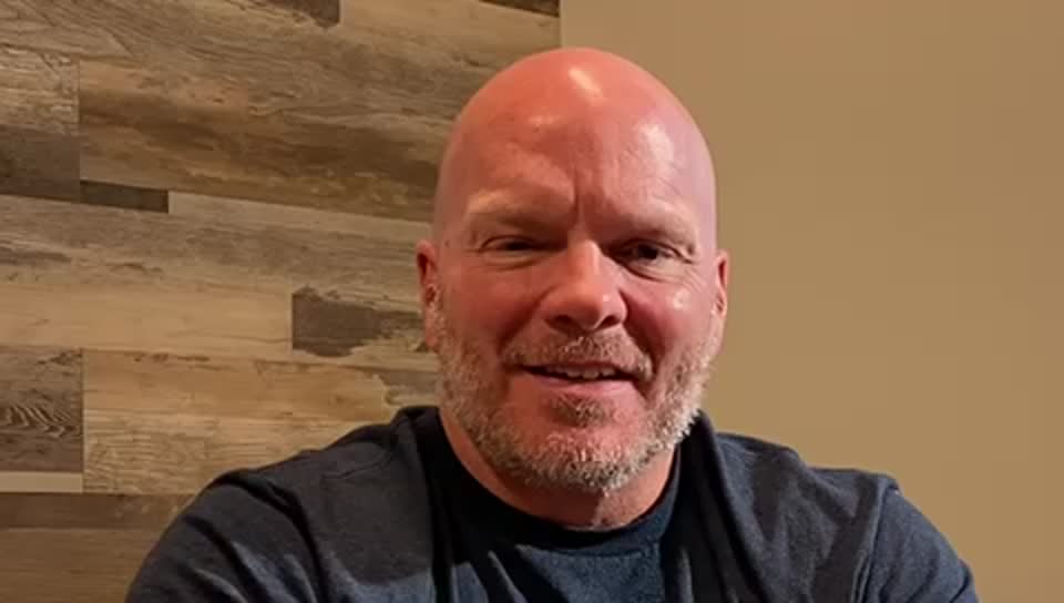 Still image out of testimonial from Larry Dunlap
