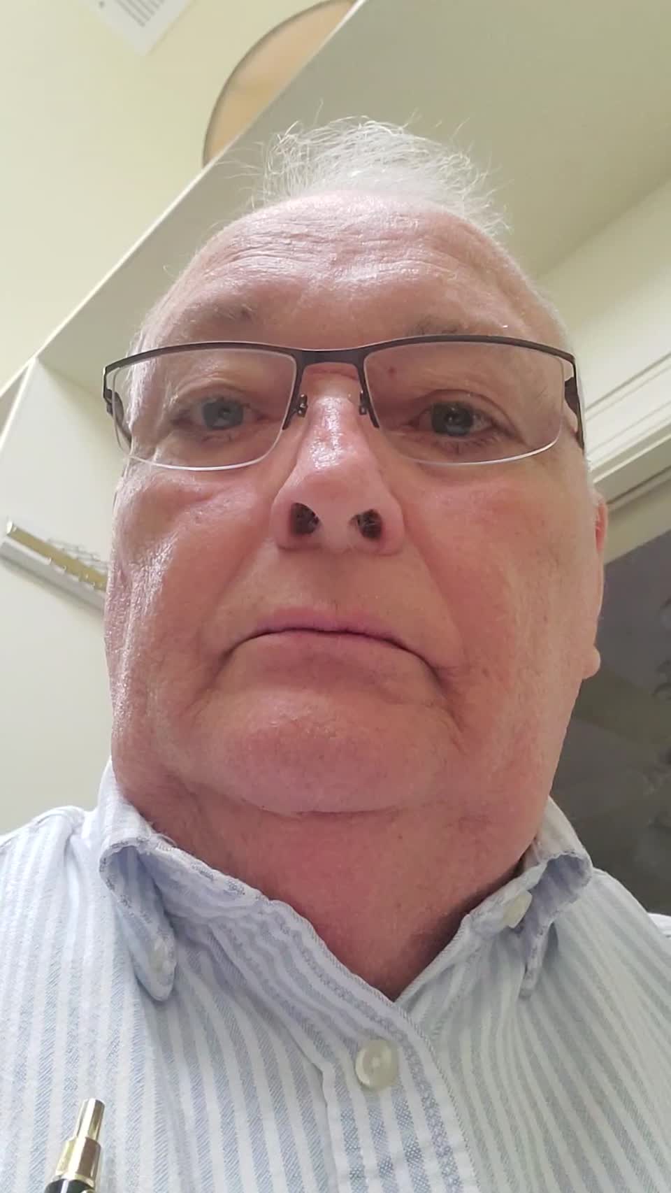 Still image out of testimonial from Charles Lewis