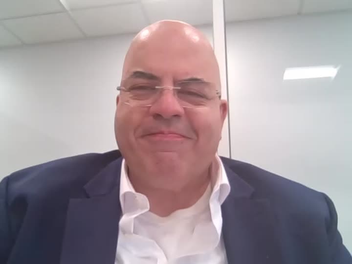 Still image out of testimonial from Test Customer 1