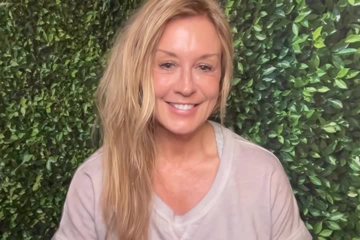 Still image out of testimonial from Debbie Bettendorf