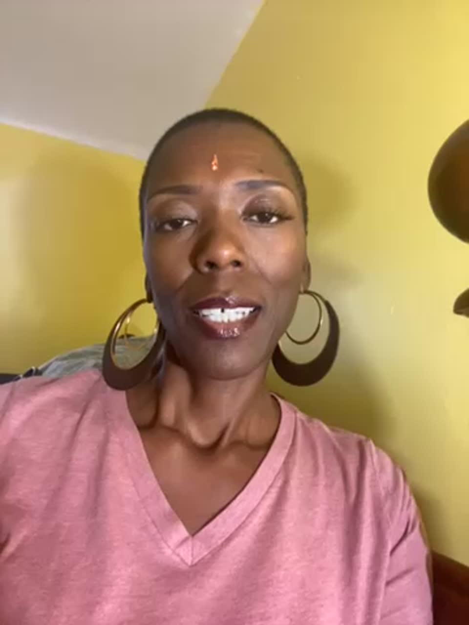 Still image out of testimonial from Tonise R. Gardner