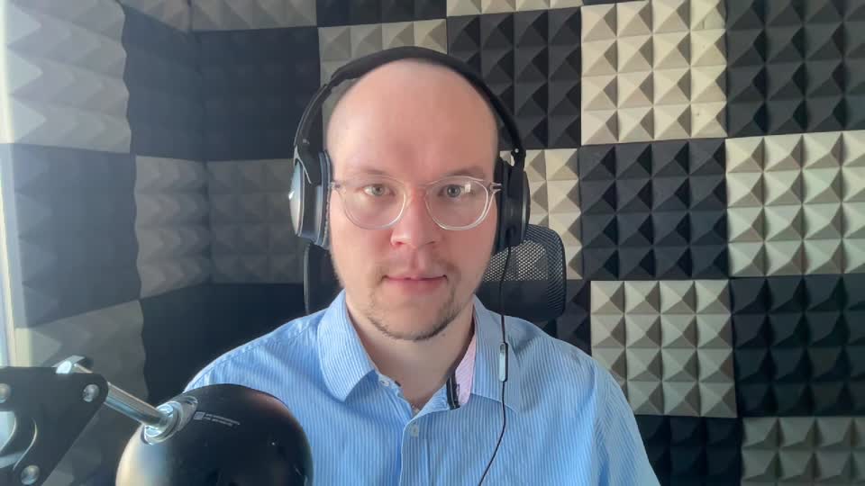 Still image out of testimonial from Chris Cownden