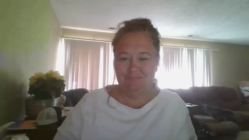 Still image out of testimonial from Sarah