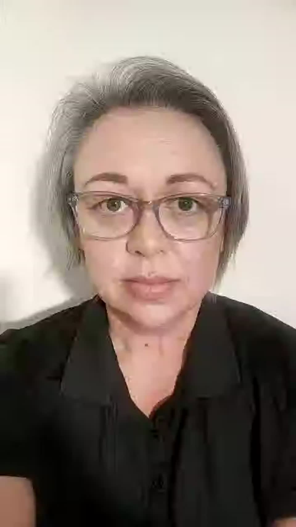Still image out of testimonial from Karen