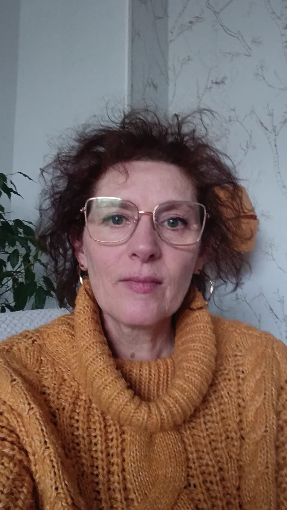 Still image out of testimonial from Gigi