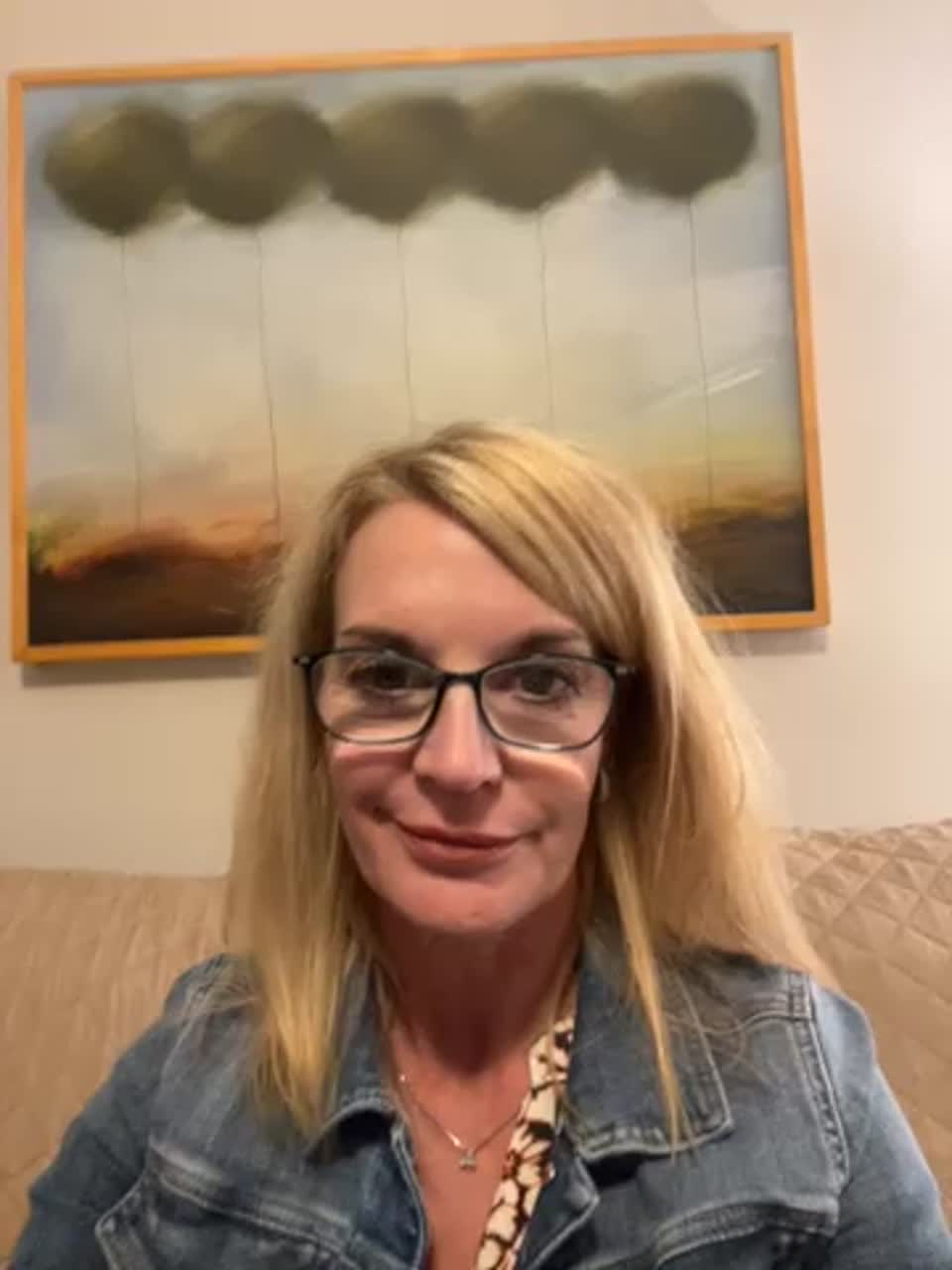 Still image out of testimonial from Kimberly Stevens