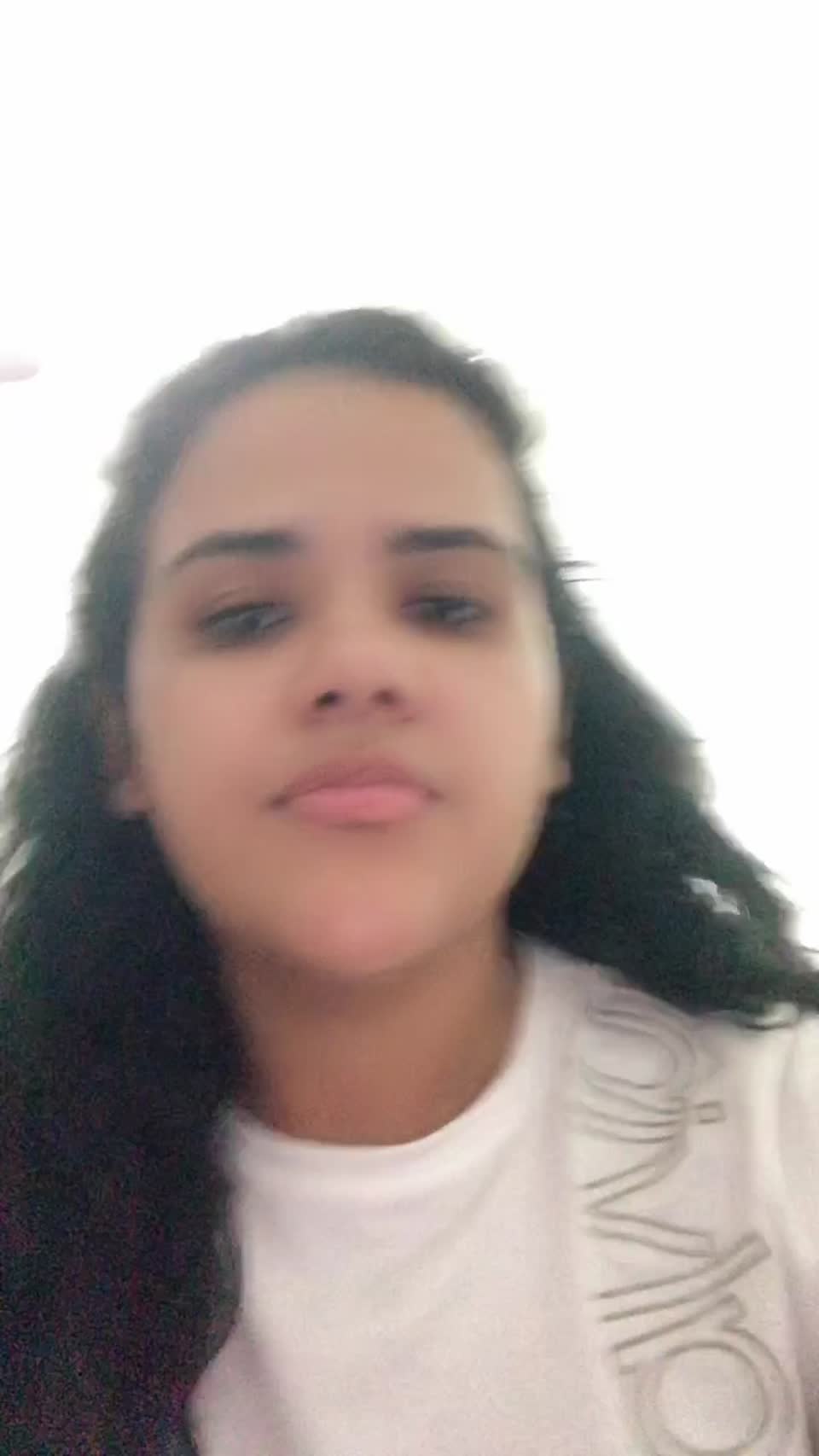 Still image out of testimonial from Thayná Gomes