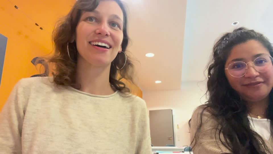 Still image out of testimonial from Laura & Laura