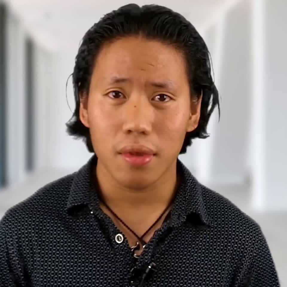 Still image out of testimonial from Hector Pang