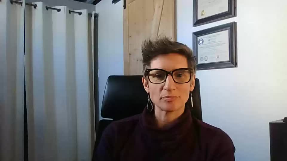 Still image out of testimonial from Laure Bourdon 