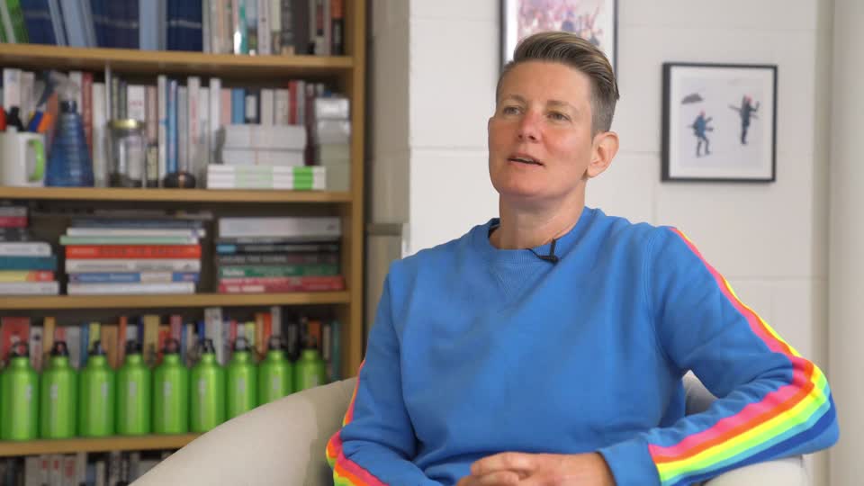 Still image out of testimonial from Leanne Spencer