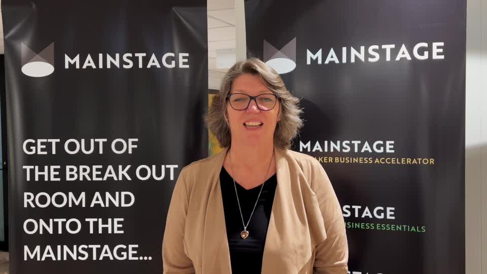 Still image out of testimonial from Julie Mason