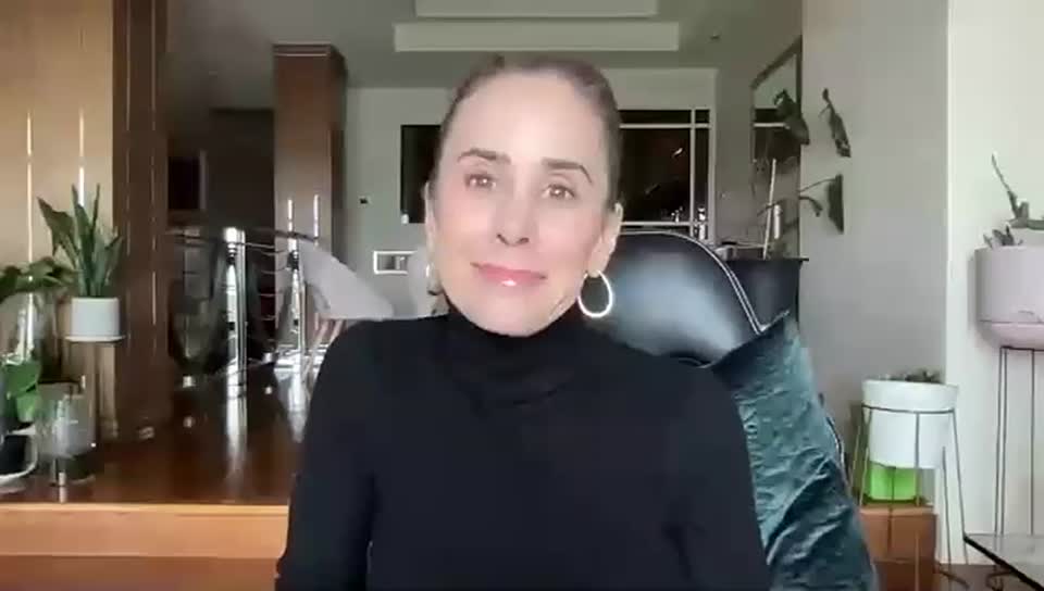 Still image out of testimonial from Dr Katherine Iscoe