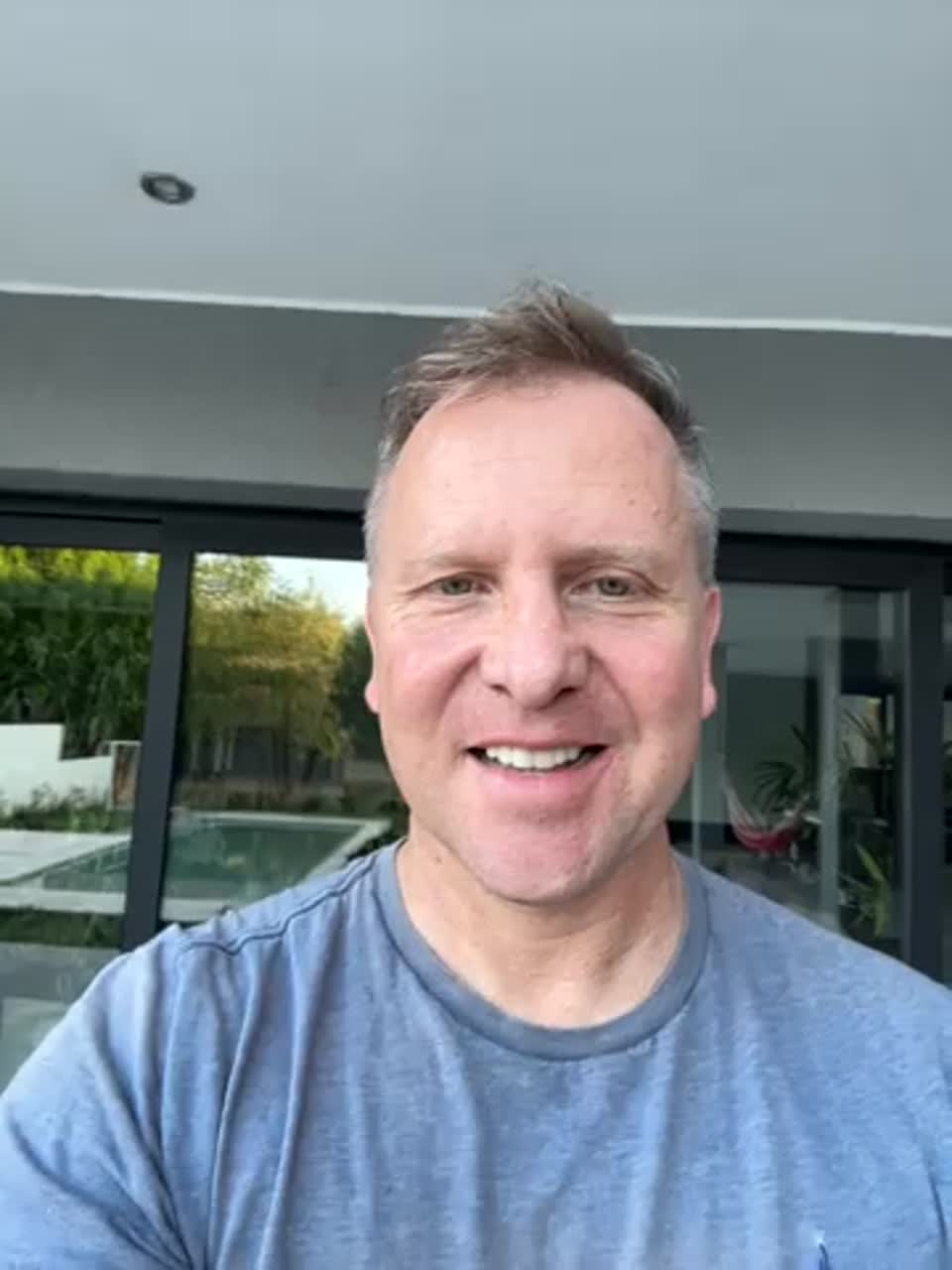 Still image out of testimonial from Randy Lee