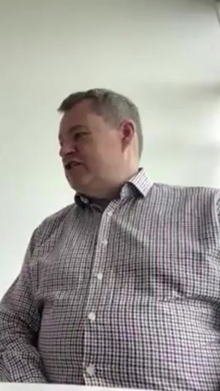 Still image out of testimonial from Keith Hickson