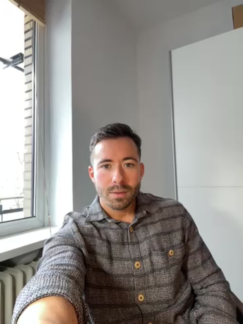 Still image out of testimonial from Noah Feller