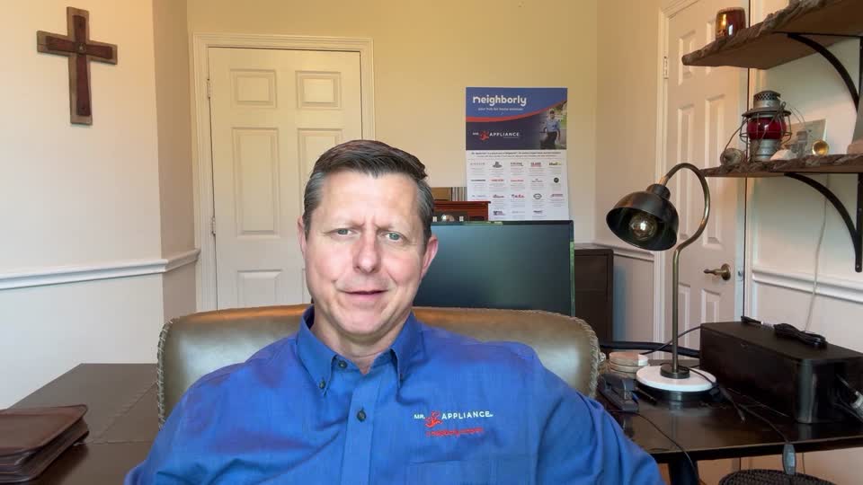 Still image out of testimonial from Max Allen