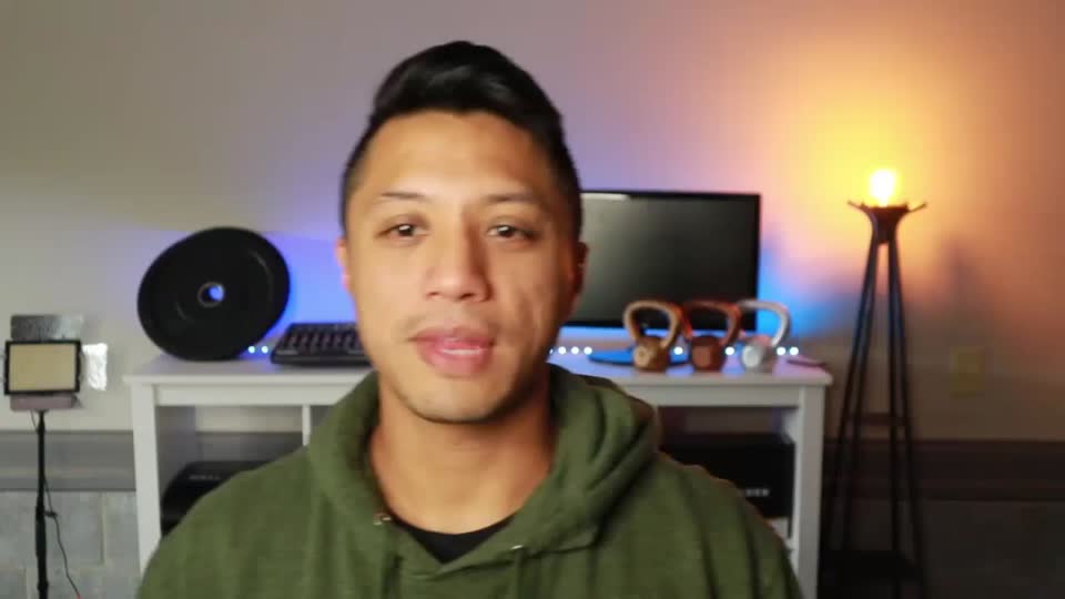 Still image out of testimonial from Mark Molinyawe