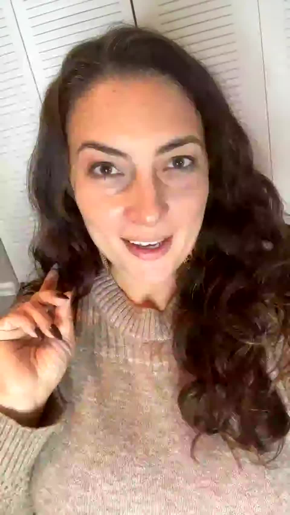 Still image out of testimonial from Maruxa Murphy