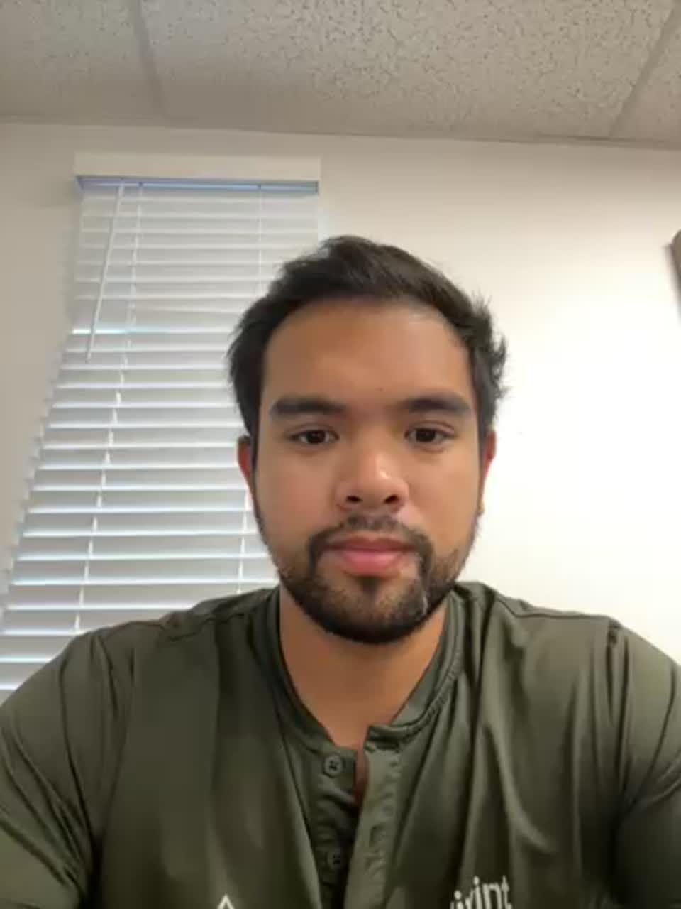 Still image out of testimonial from Adrian de Leon