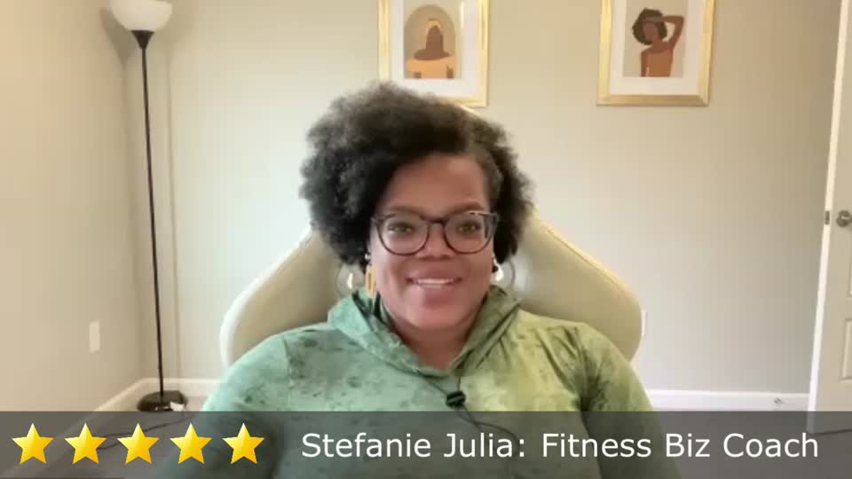 Still image out of testimonial from Stefanie Julia