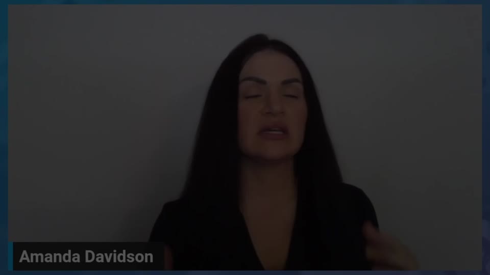 Still image out of testimonial from Amanda Davidson