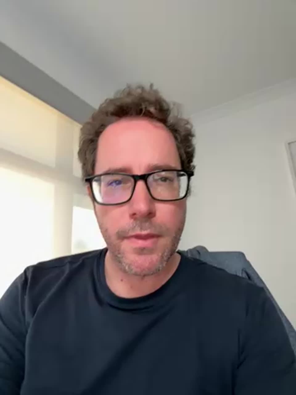 Still image out of testimonial from Lee Stoka