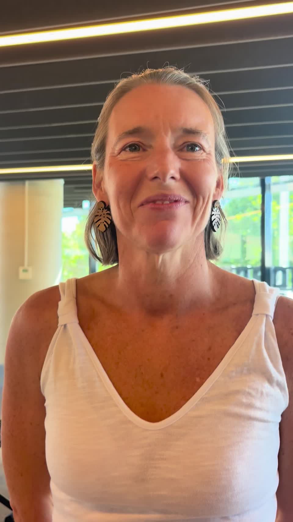 Still image out of testimonial from Susan