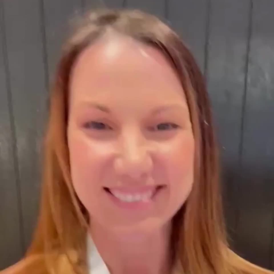 Still image out of testimonial from Kate Hickey